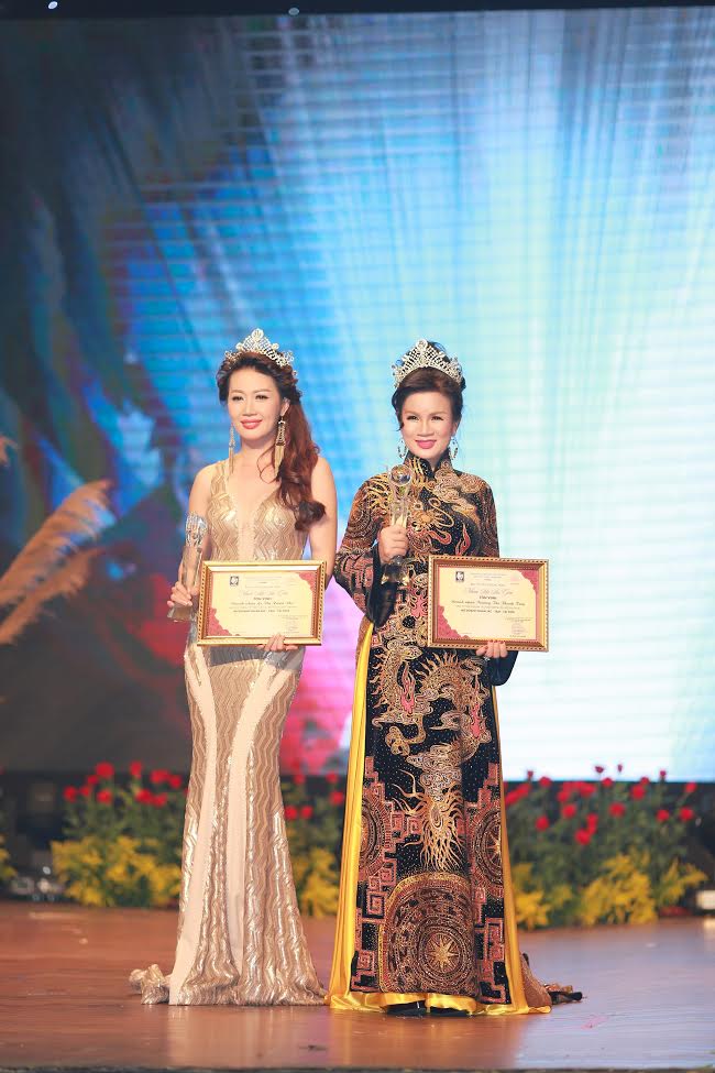 Bà Thanh Tâm nhận giải Top 10 Nữ doanh nhân Sắc – Tâm – Tài năm 2016